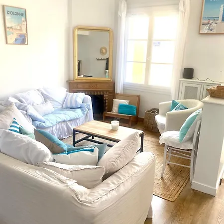 Holiday home Bain De - Le Charme A 50m De La Avec Cour Privee Les Sables-d'Olonne