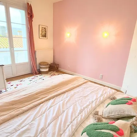 Holiday home Bain De - Le Charme A 50m De La Avec Cour Privee Les Sables-d'Olonne